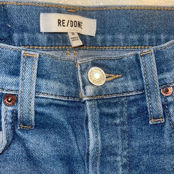 ✨Originals 90s High Rise Ankle Crop in Medium Destroyed 10 Sz. 26 RE/DONE✨ - Picture 9 of 11